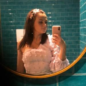 Meet your Posher, Phoebe